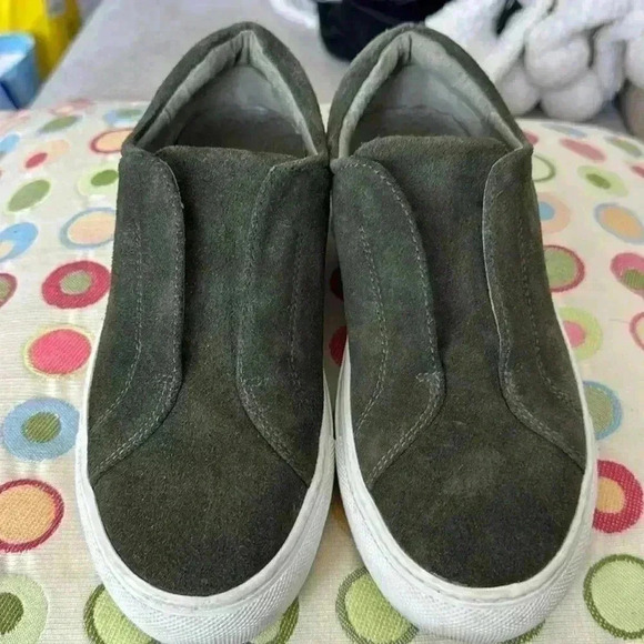 Women's J Slides Green Suede Slip On Sneaker Size 7M - Picture 1 of 5